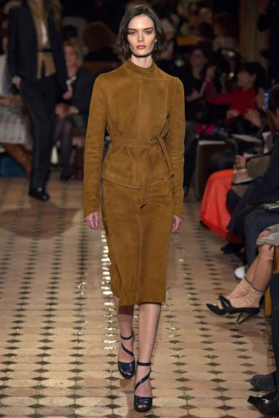 Look 14
